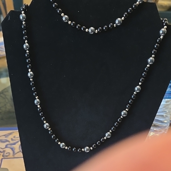 14KT gold beads with onyx and hematite beads - Picture 3 of 3